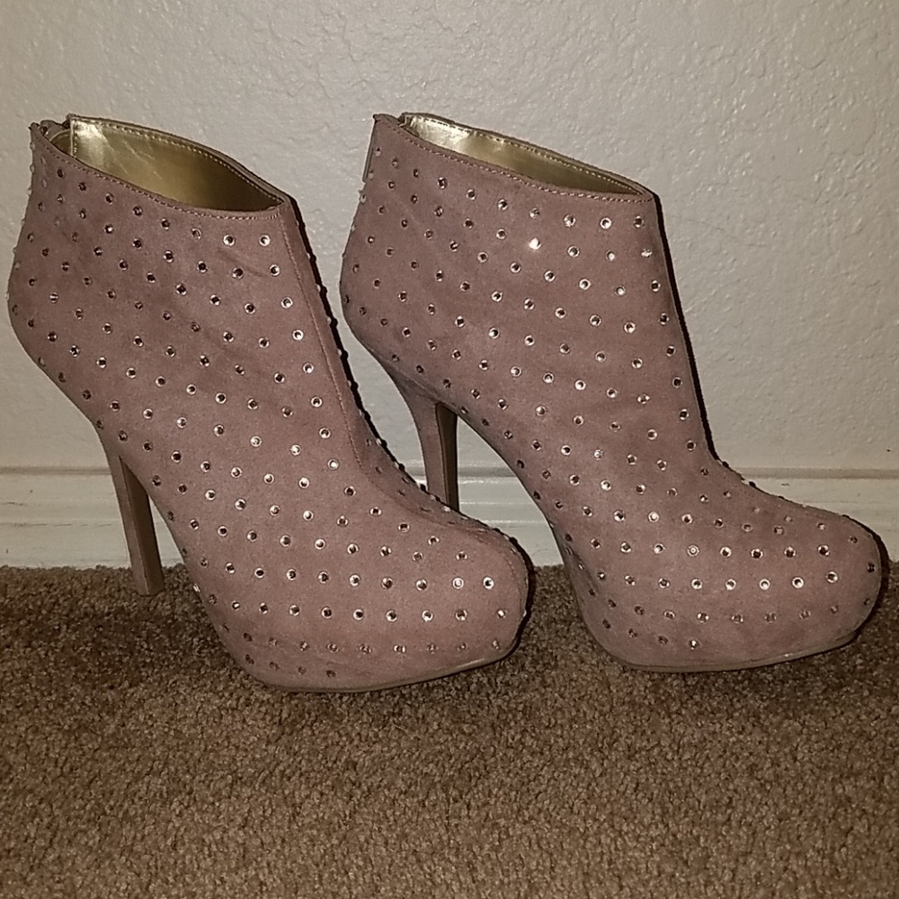 NWOT Forever21 rhinestone platform booties 7.5